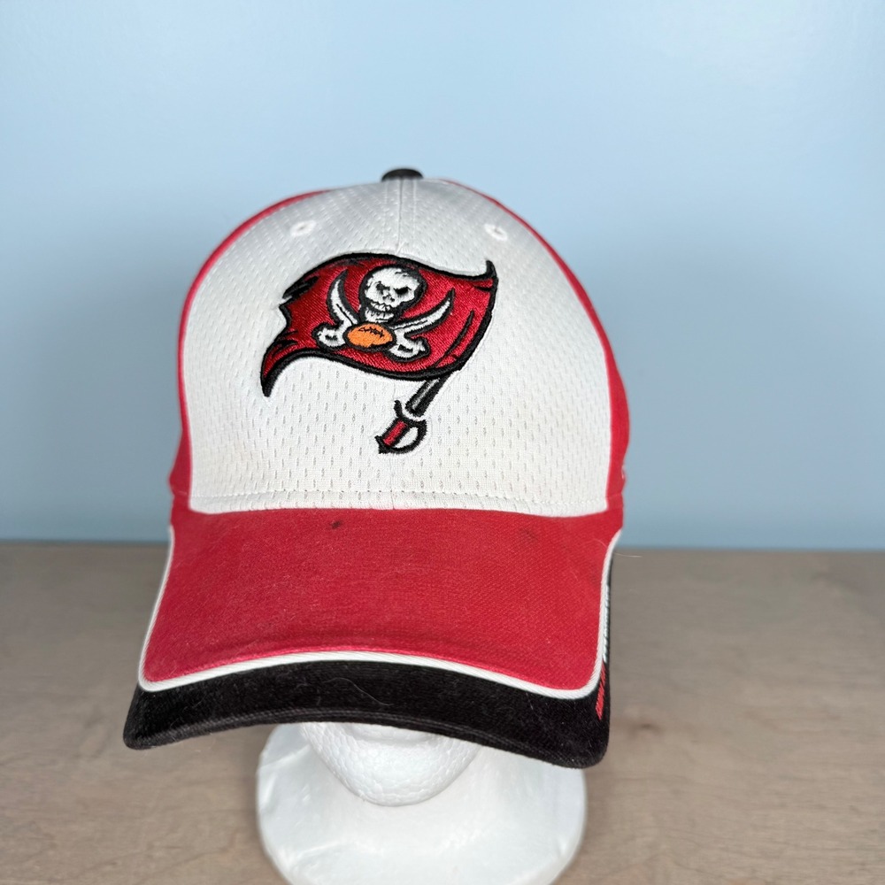 Reebok Tampa Bay Buccaneers Hat Mens OSFA Red White NFL Equipment Mesh Cap